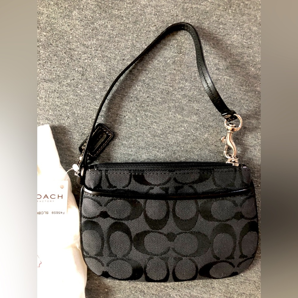 Coach Signature Wristlet Vintage Y2K New with duster bag